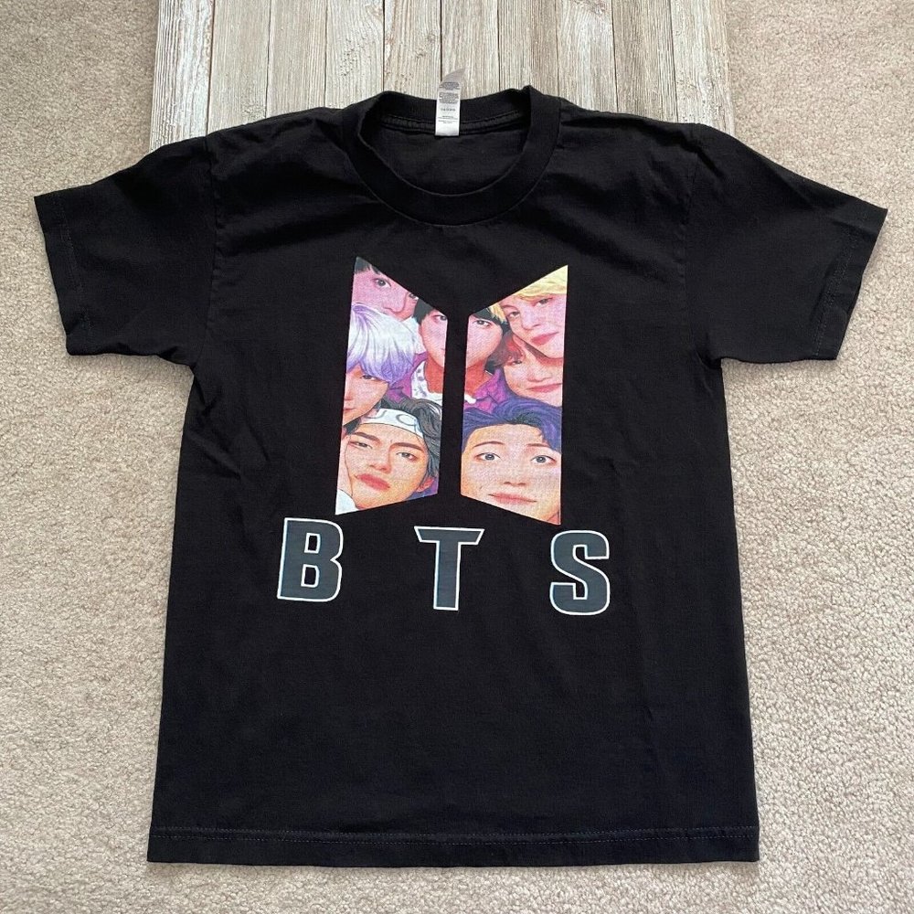 Suna BTS Army S Band Members Logo Graphic Tee T-Shirt Short Sleeve K-Pop Music